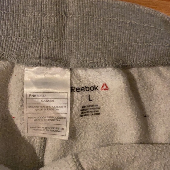 Authentic Reebok Short Shorts In Excellent Condition 🔥 - Picture 3 of 4